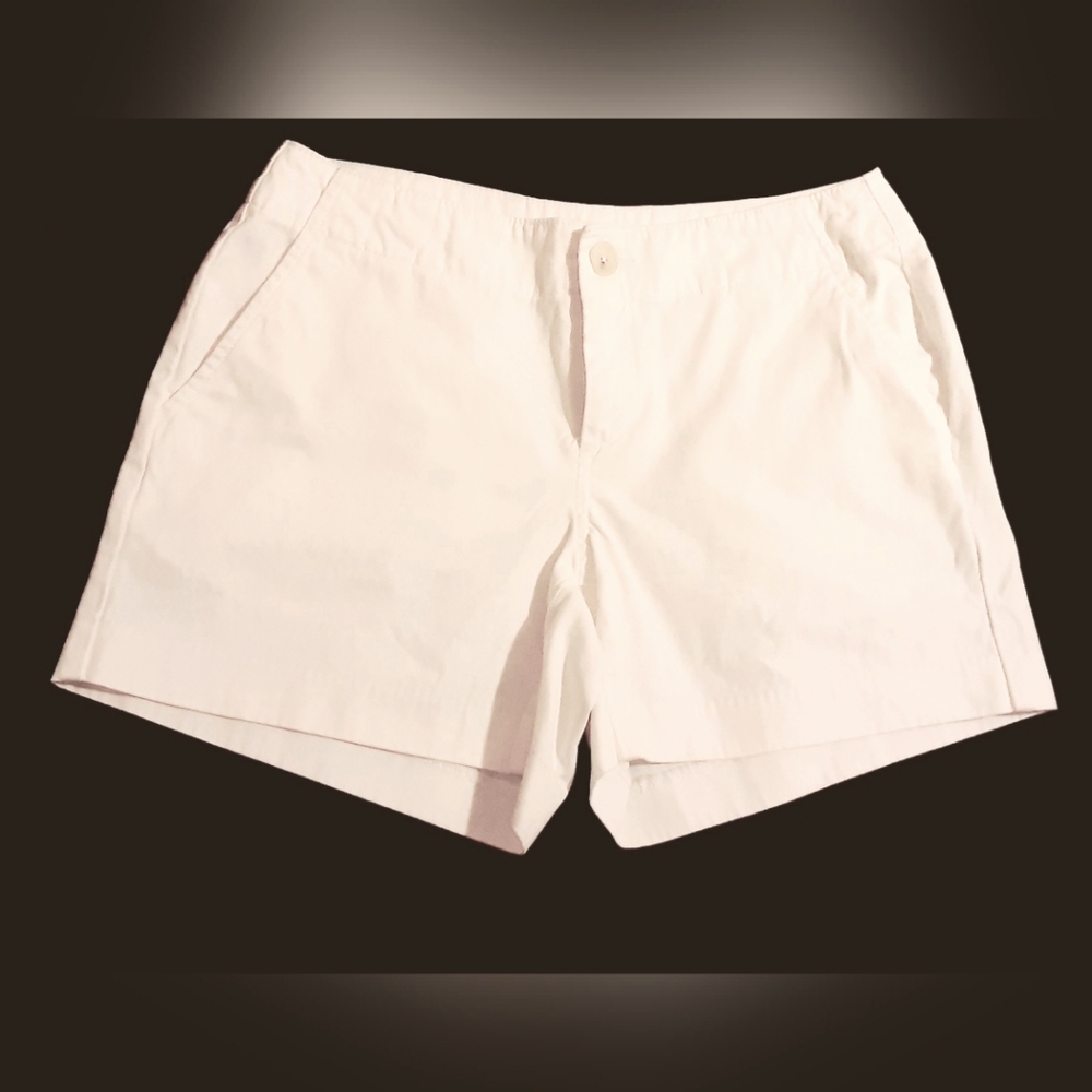 Banana Republic White cotton shorts w/deep pockets